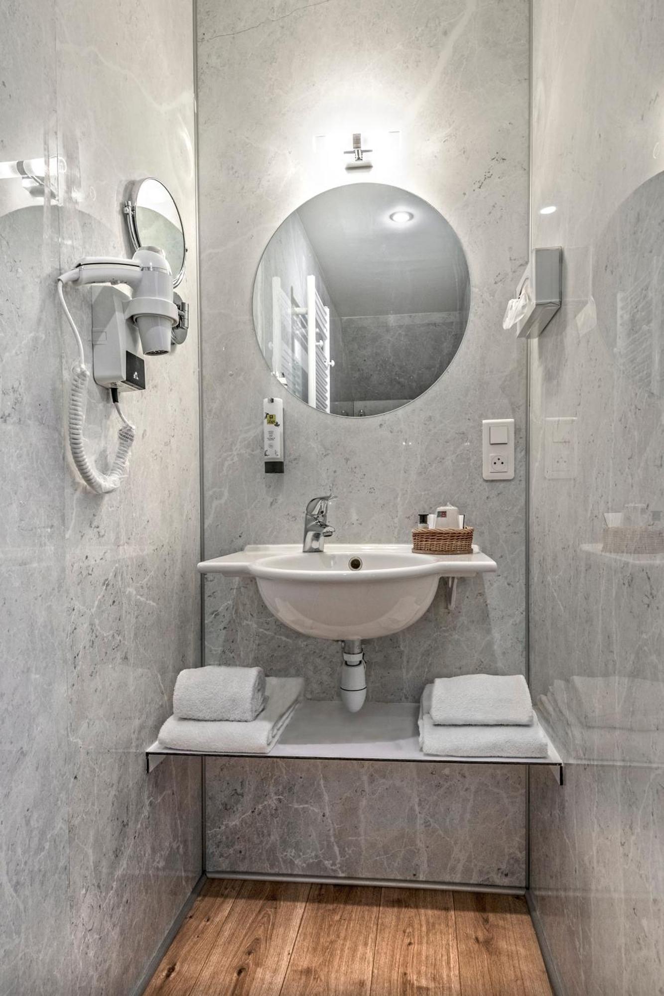 Hotel Restaurant De La Poste Et La Grange Detente, Espace Bien-Etre Châteauneuf-de-Randon الغرفة الصورة