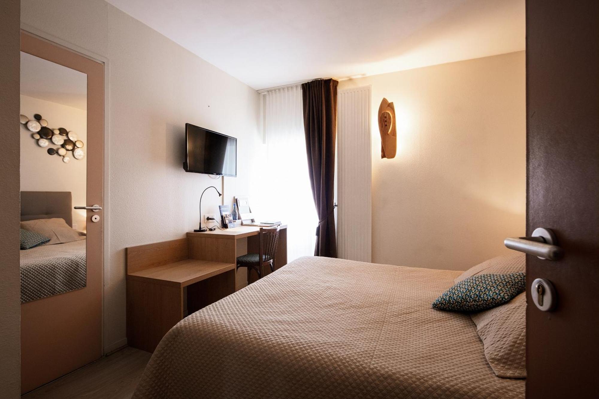 Hotel Restaurant De La Poste Et La Grange Detente, Espace Bien-Etre Châteauneuf-de-Randon الغرفة الصورة